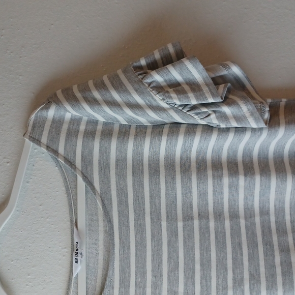 BB Dakota Grey/White Ruffle Sleeve Top Size S - Picture 5 of 8